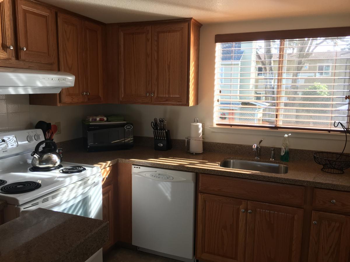 Pine Acres Lodge Пасифик Гров Экстерьер фото